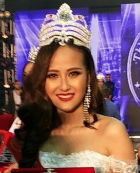 Khánh Ngân lập kỷ lục cho nhan sắc Việt