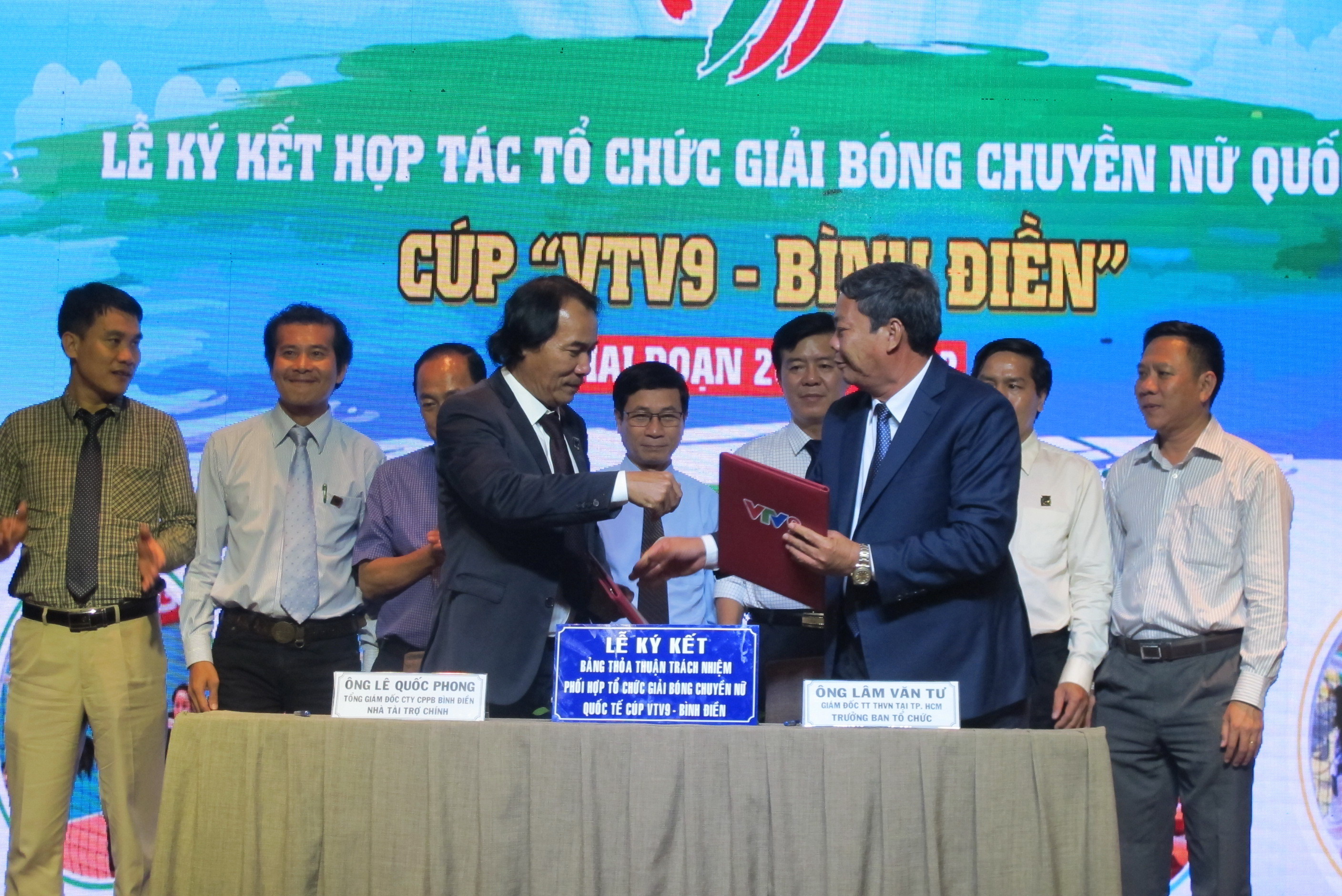 Có 8 đội tranh tài