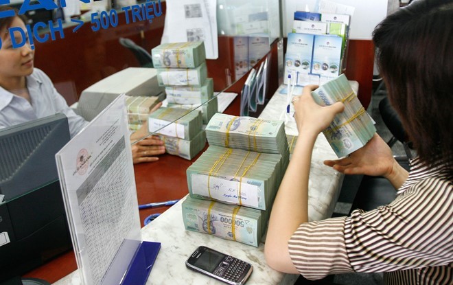
Kh&aacute;ch vay đang giao dịch tại một ng&acirc;n h&agrave;ng

