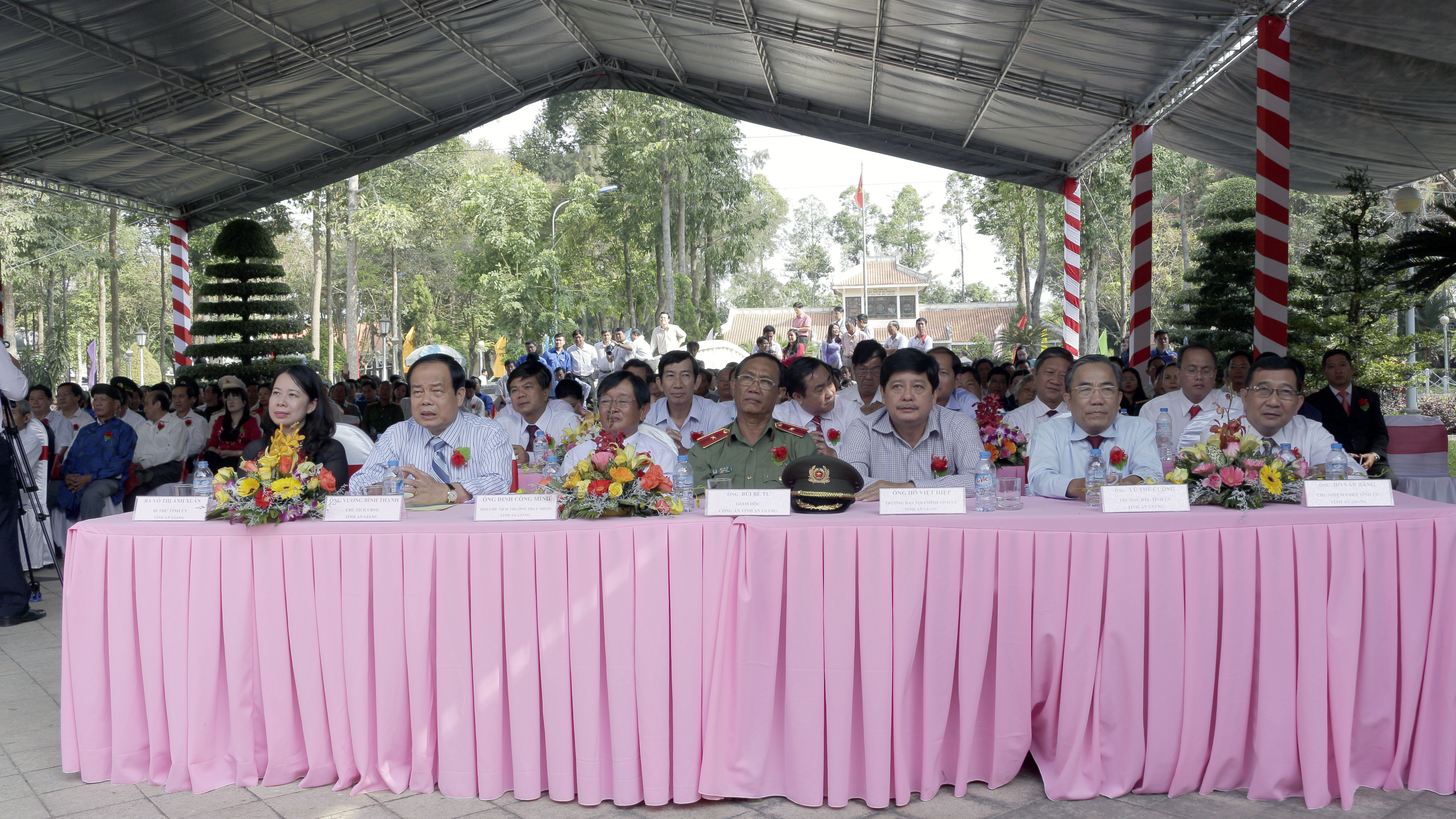Buổi lễ diễn ra trong không khí trang nghiêm nhưng rất ấm áp
