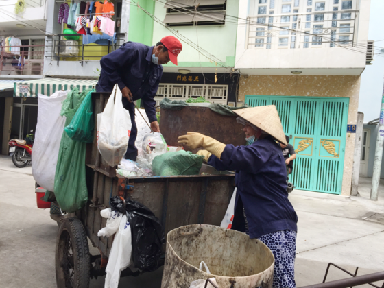 Lao động phi ch&iacute;nh thức bị tổn thương do Covid-19 - Ảnh 1.