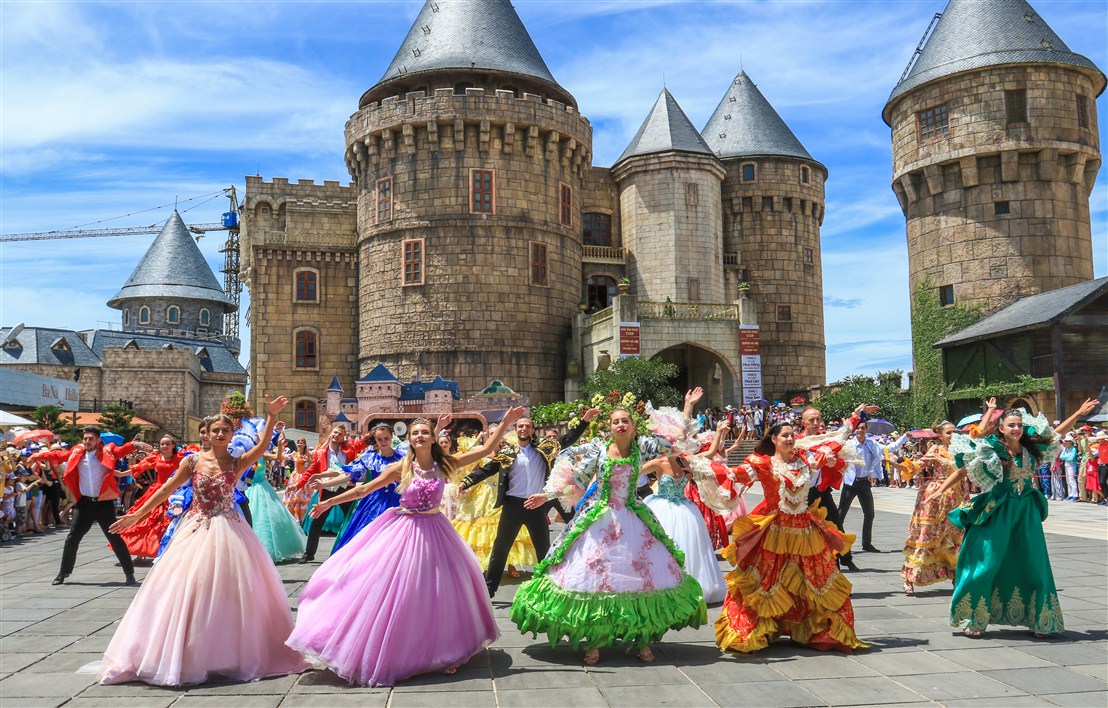 Vui kh&ocirc;ng khoảng c&aacute;ch tại B&rsquo;estival 2017 Sun World Ba Na Hills - Ảnh 1.