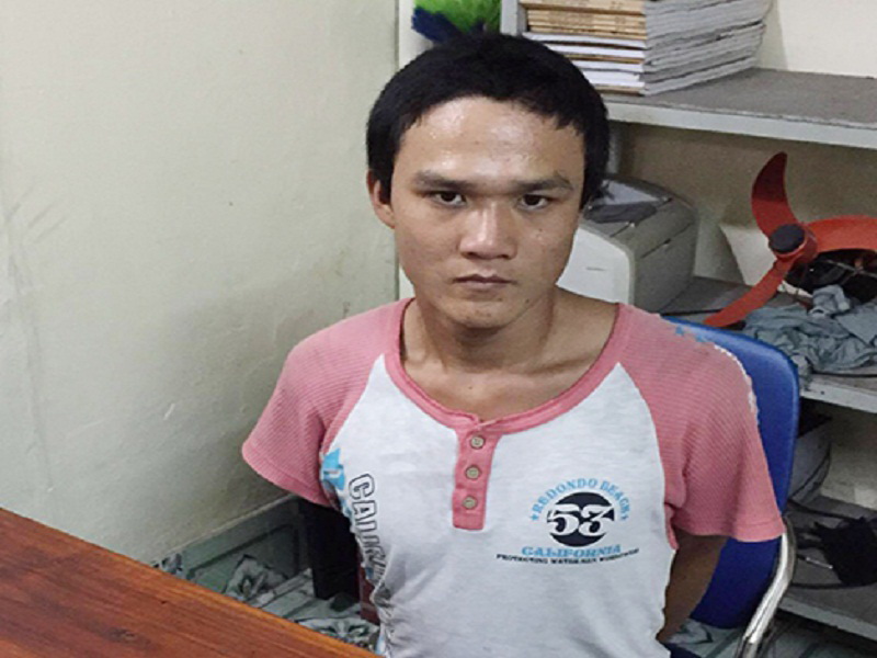 Tên cướp dùng kim tiêm chống trả khi bị dân vây bắt