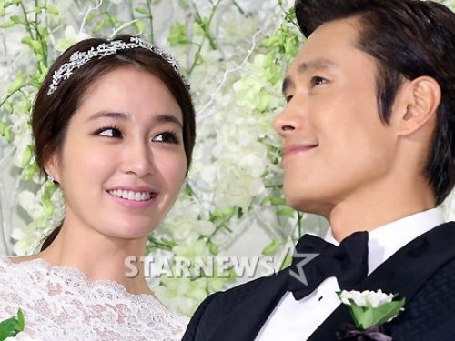 Vợ chồng Lee Byung Hun thăm Đà Nẵng - Ảnh 3.