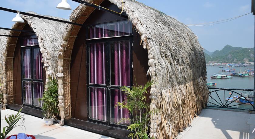 Khám phá hostel ổ rơm độc đáo ở Cát Bà
