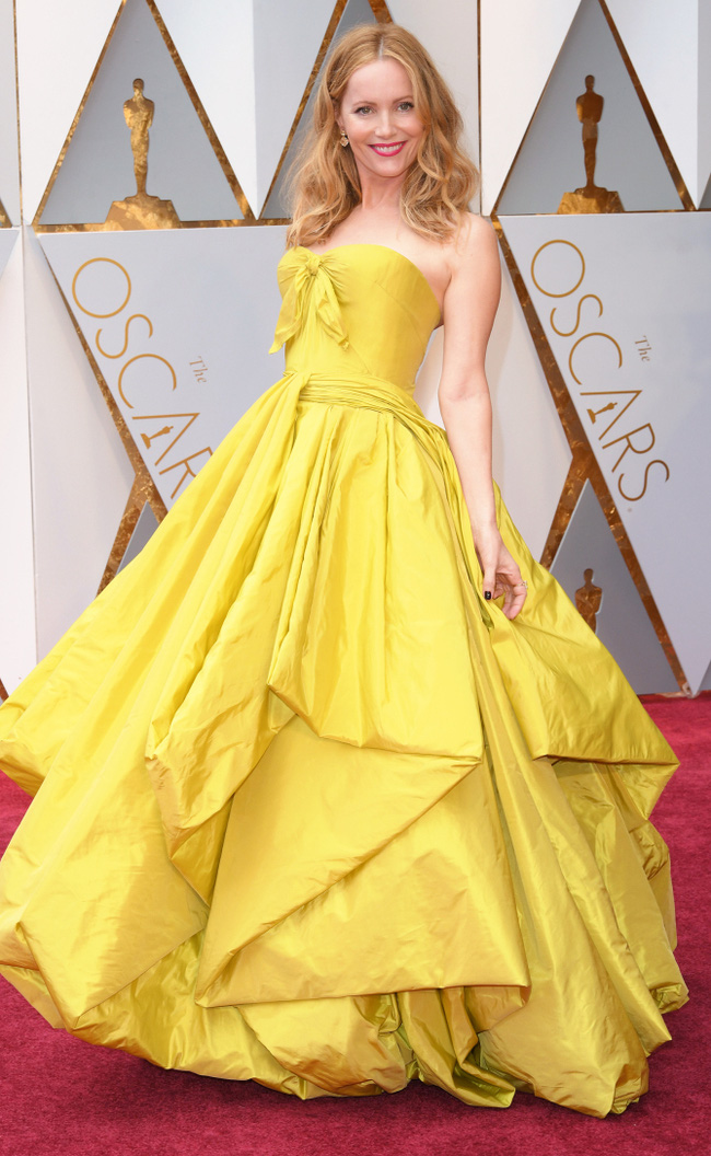 Leslie Mann trong trang phục của Zac Posen
