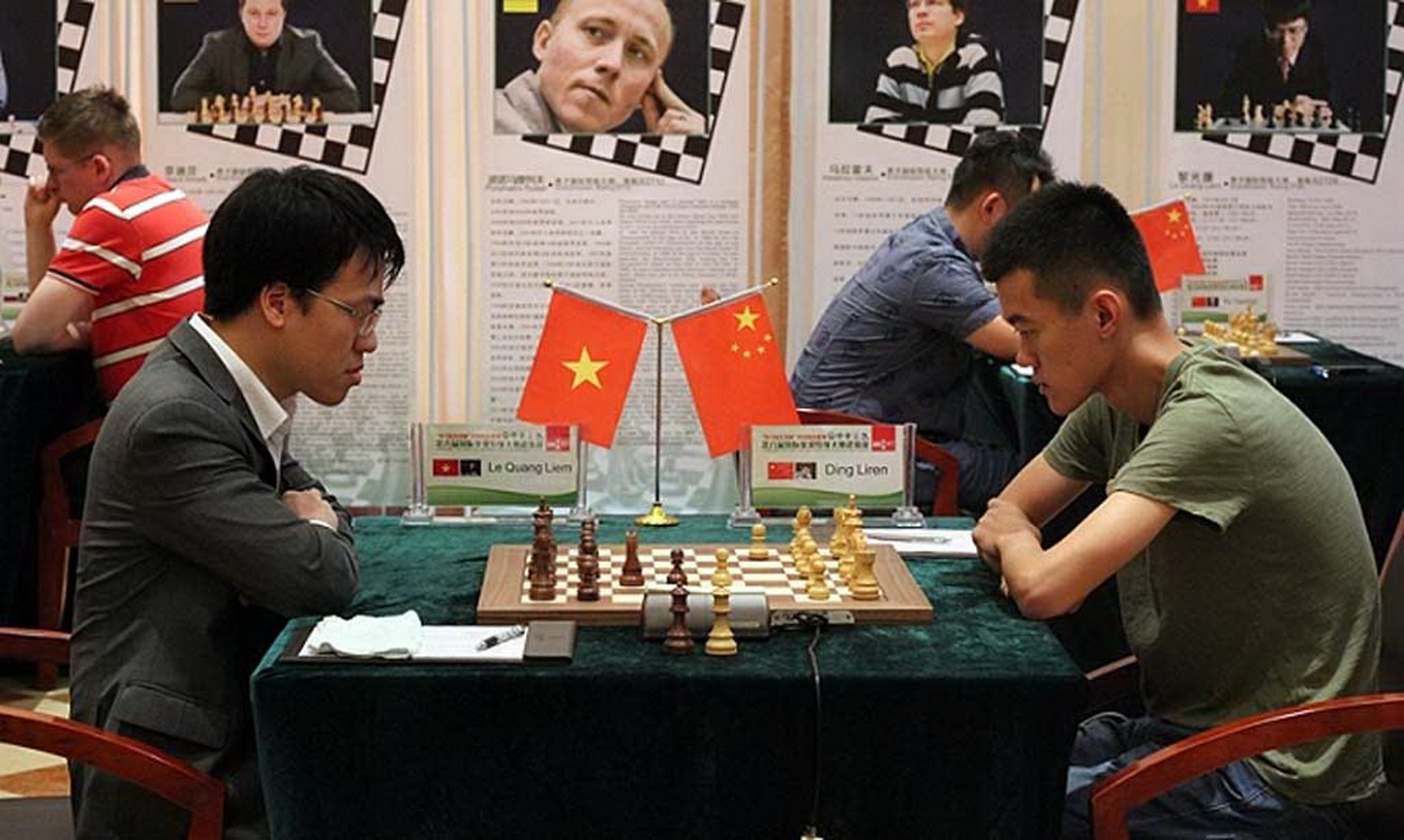 Quang Liêm đại chiến dàn kỳ thủ Trung Quốc - Ảnh 1.