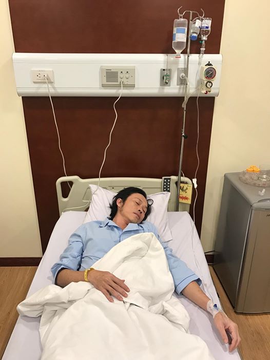 
NS ƯT Ho&agrave;i Linh trong ph&ograve;ng điều trị của BV Ho&agrave;n Mỹ
