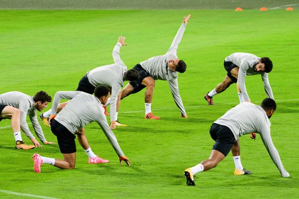 Klopp sẽ cho Chamberlain lần đầu đ&aacute; ch&iacute;nh - Ảnh 2.