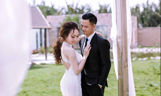 "Hot boy" xe đạp lên xe hoa