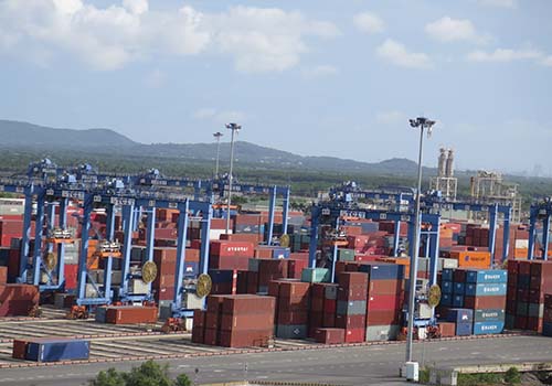 Logistics ở Việt Nam đang phát triển nóng Ảnh: Vũ Phương