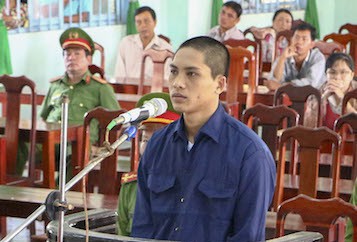 Bị ngăn cấm yêu, giết mẹ người yêu trả thù