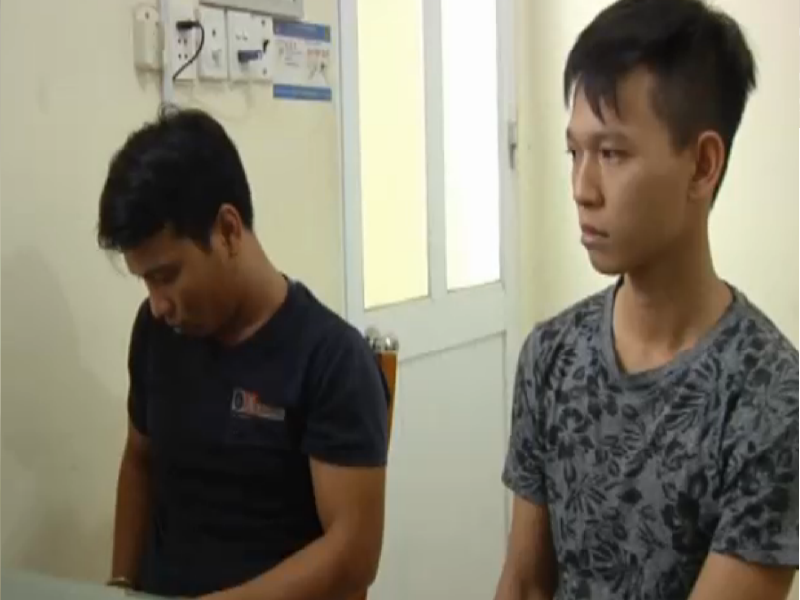 4 tài xế, phụ xe chuyên "rút ruột" cám heo từ xe bồn