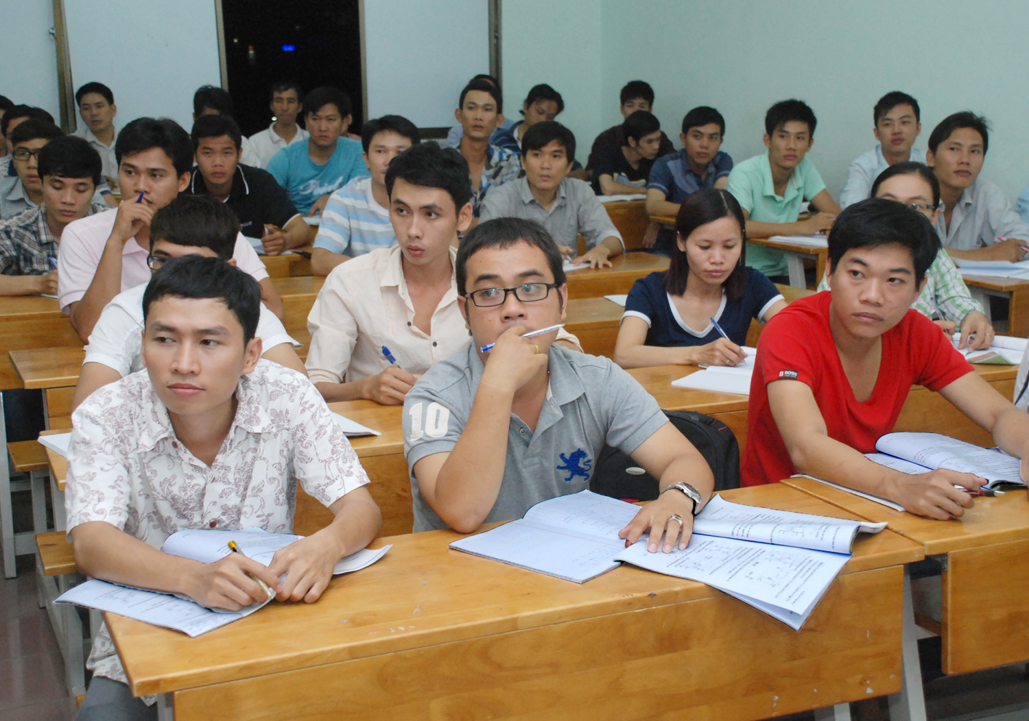 Liên thông: Lối ra cho CĐ nghề