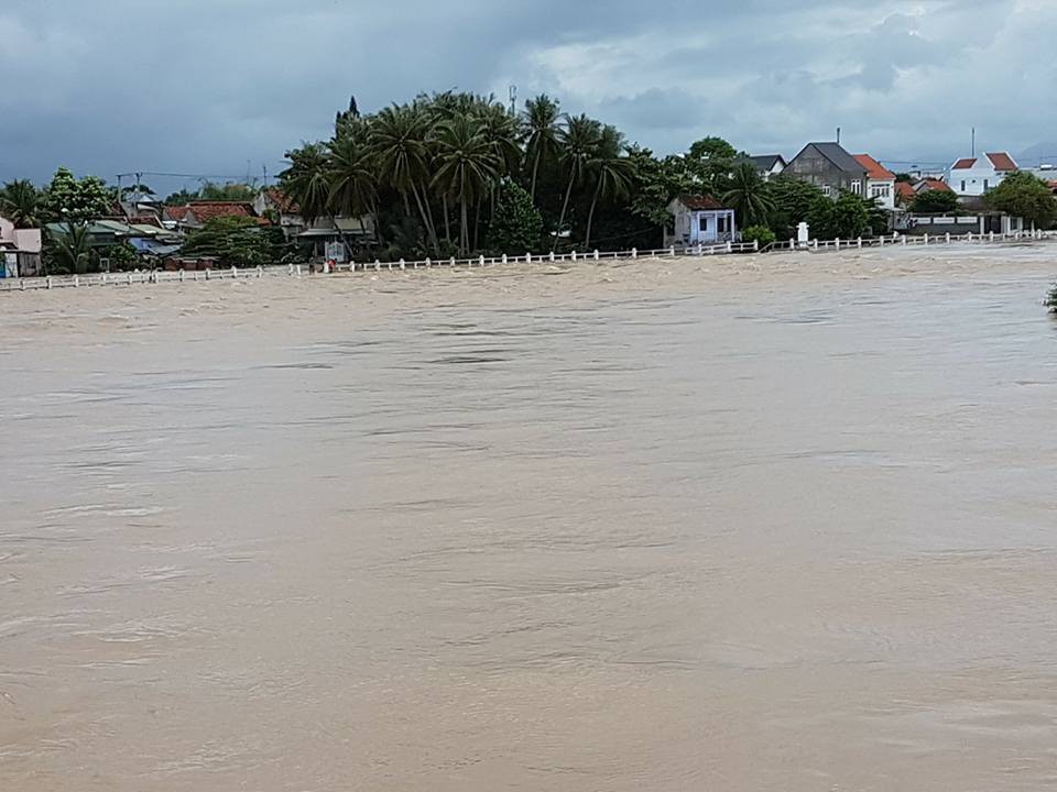 Lũ đang lên nhanh ở Khánh Hòa, Phú Yên