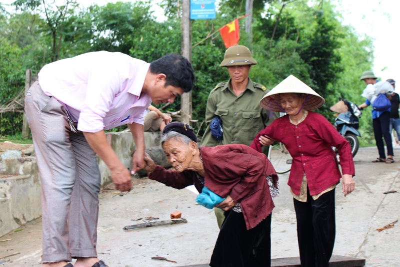 Miền Trung hối hả ứng phó siêu bão - Ảnh 13.