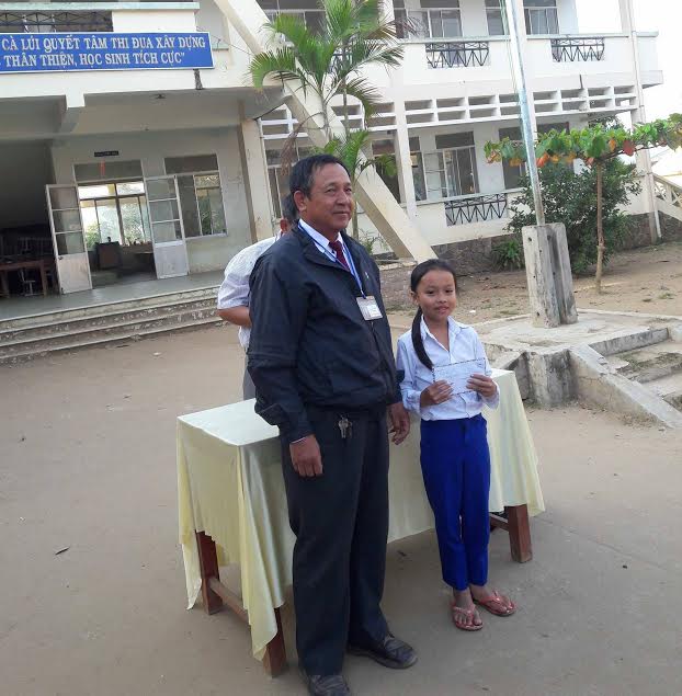Bé đạt giải nhất IOE cấp huyện khi trường chưa dạy tiếng Anh