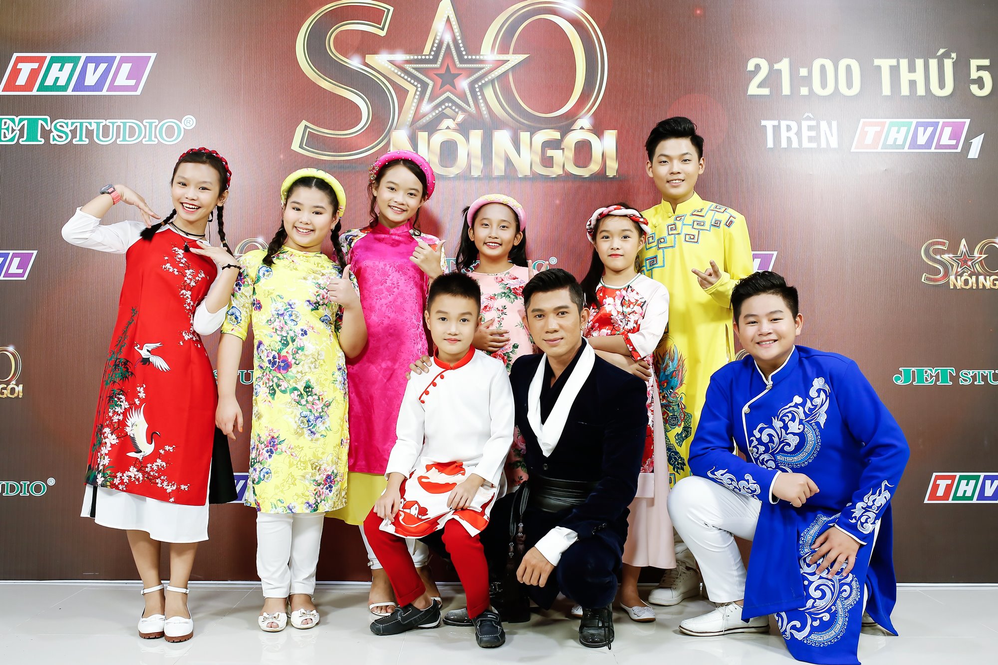 Gia Bảo mang d&agrave;n trợ diễn h&ugrave;ng hậu đến đ&ecirc;m chung kết - Ảnh 4.