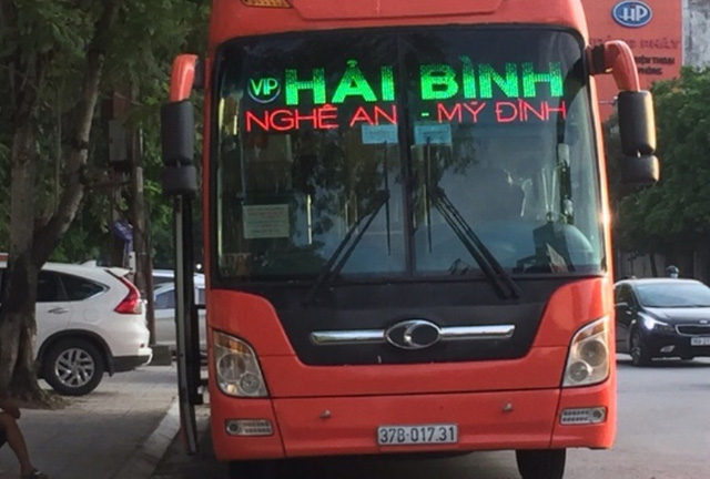 Chặn xe kh&aacute;ch bắt người phụ nữ mang 15 b&aacute;nh heroin, 5 kg ma t&uacute;y đ&aacute; - Ảnh 1.