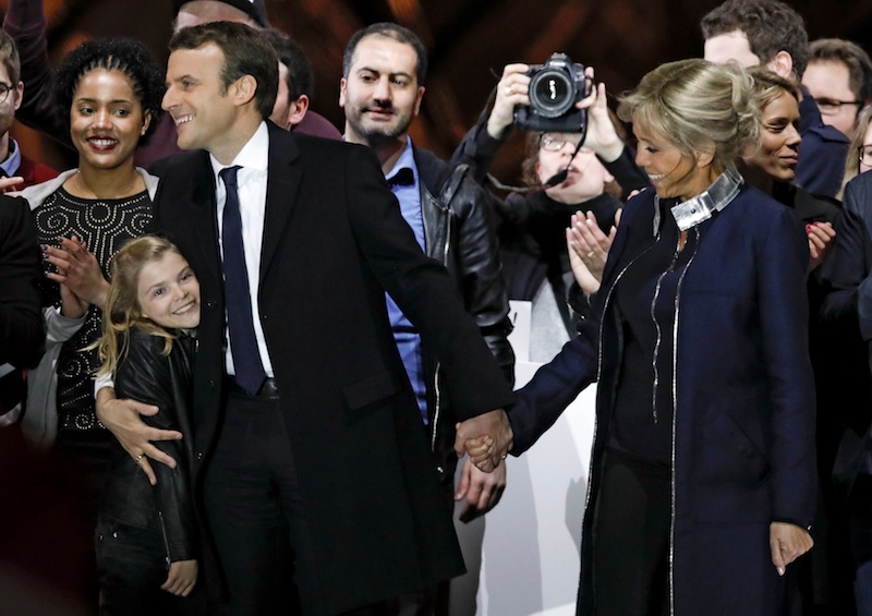 &Ocirc;ng Macron: Tay ngang th&agrave;nh tổng thống trẻ nhất nước Ph&aacute;p - Ảnh 2.