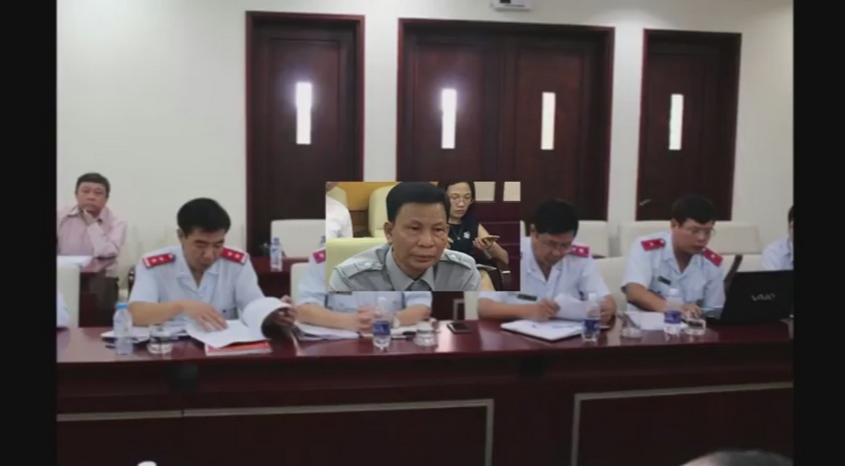 Miệng quan mà như thế!