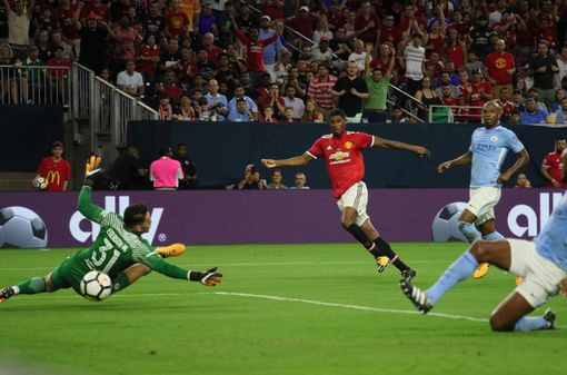 Lukaku lại ghi b&agrave;n, M.U hạ đẹp Man City tại Mỹ - Ảnh 6.
