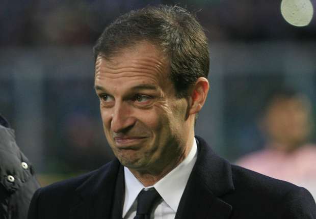 HLV Allegri cười nhạo hàng công Barca