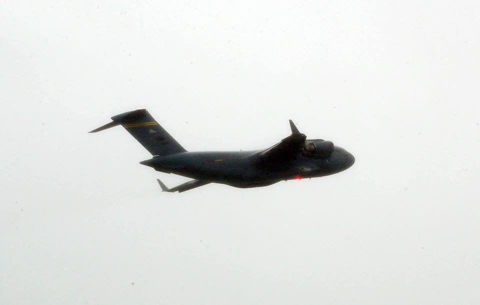 Si&ecirc;u vận tải C-17 của Tổng thống Donald Trump đ&aacute;p xuống Đ&agrave; Nẵng - Ảnh 8.