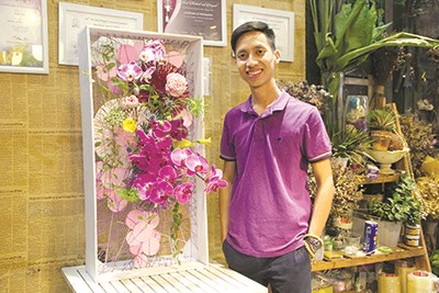 Học đại học ra trường làm thợ… cắm hoa