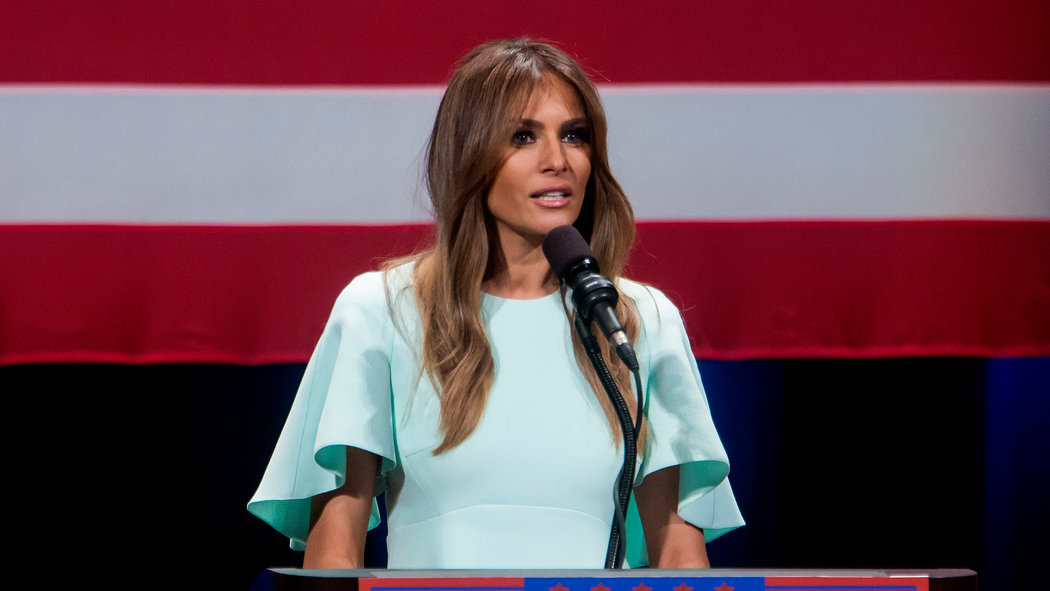 Bà Trump lần thứ ba kiện báo Anh vì bị gọi là gái bao
