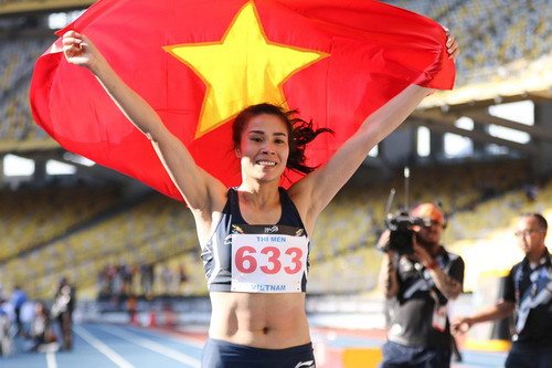 SEA Games ng&agrave;y 23-8: C&uacute; đ&uacute;p v&agrave;ng của L&ecirc; T&uacute; Chinh - Ảnh 13.