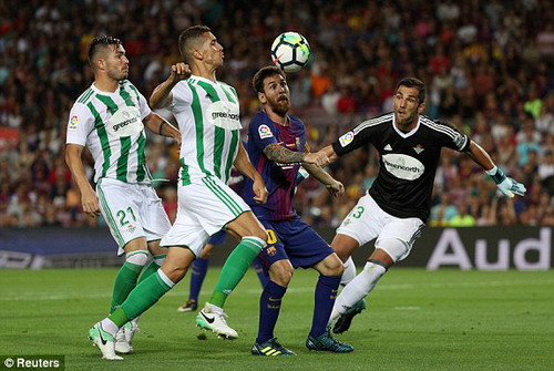 Thẻ đỏ Ramos phá hỏng ngày khai mạc của Real Madrid