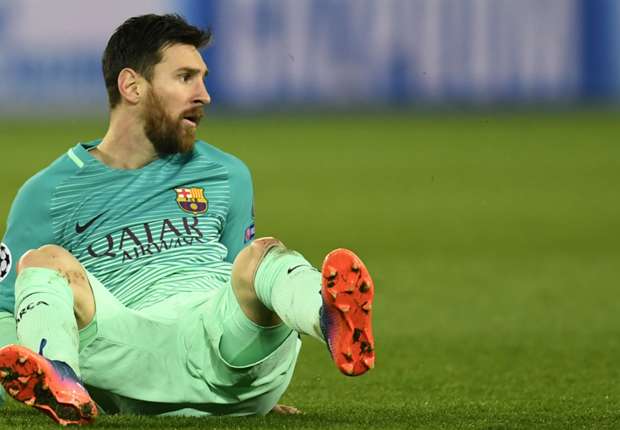 Messi không 1 lần chạm bóng trong vòng 16,5 m của PSG