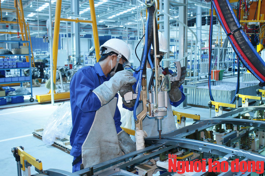 C&ocirc;ng nh&acirc;n mơ hồ với C&aacute;ch mạng c&ocirc;ng nghiệp 4.0 - Ảnh 1.