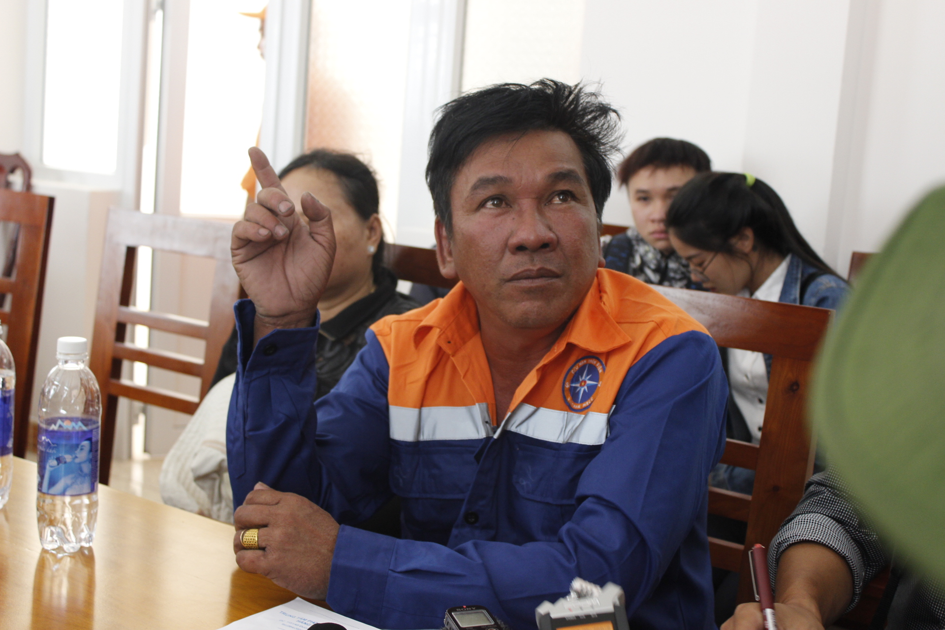 
Thuyền trưởng Th&aacute;i kể lại vụ việc kinh ho&agrave;ng
