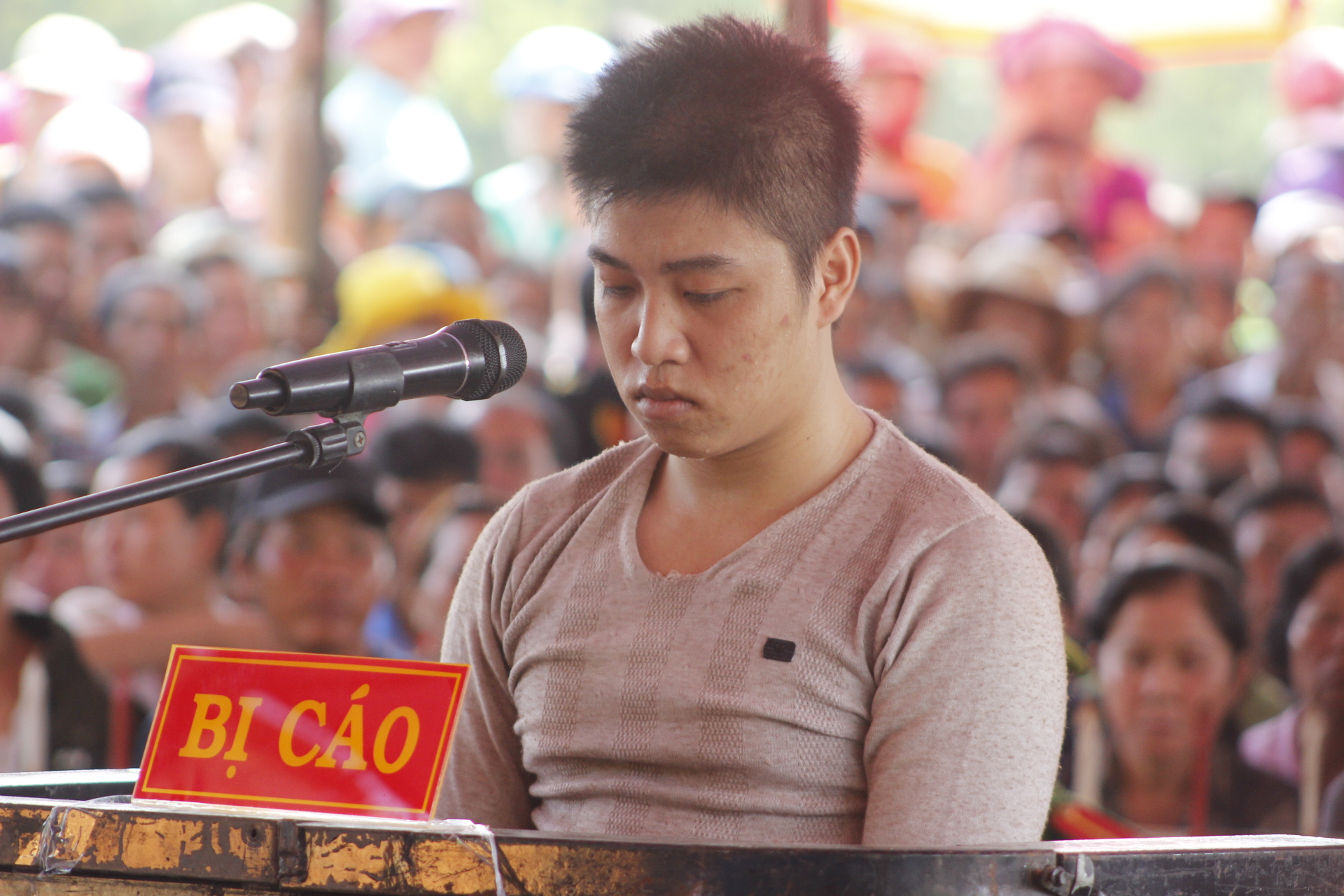 Đang xét xử kẻ giết vợ, con Trưởng ban Dân vận huyện