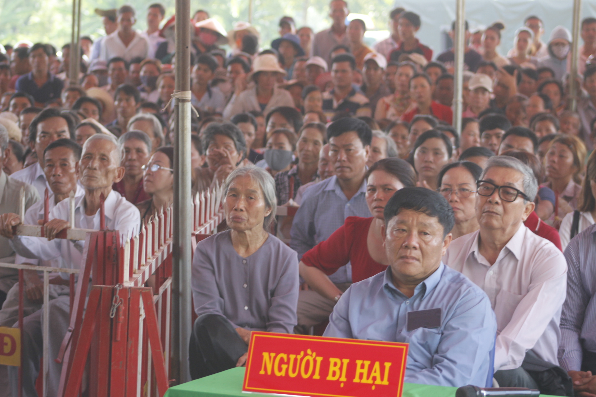 Ông Thường buồn bã khi tới tham dự phiên tòa