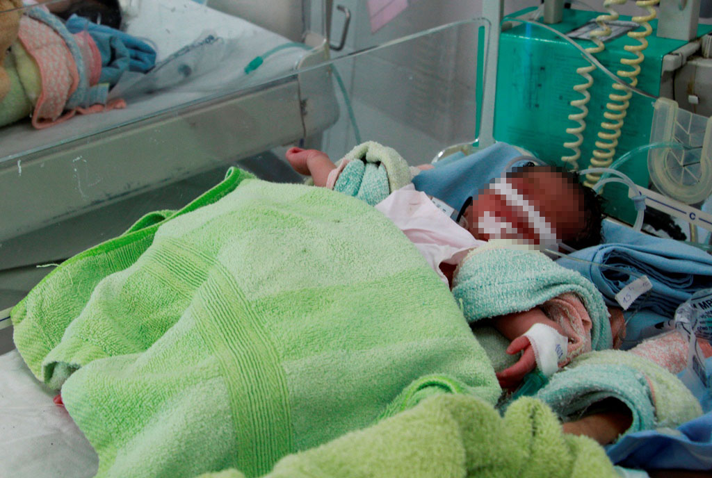 Bỏ con sơ sinh trước cửa nhà người hay nhặt thi thể chôn cất