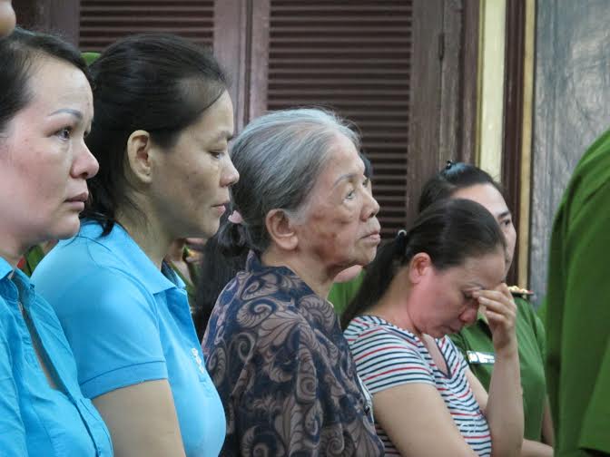 Bà Miết cùng đàn em