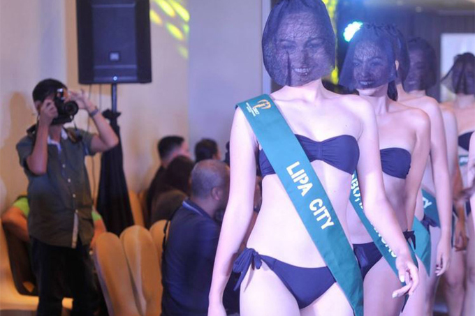 Tranh cãi việc thí sinh hoa hậu che mặt trình diễn bikini