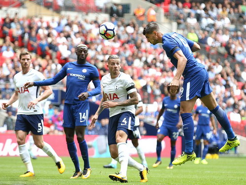 Người h&ugrave;ng Alonso gi&uacute;p Chelsea gieo sầu đại chiến London - Ảnh 2.