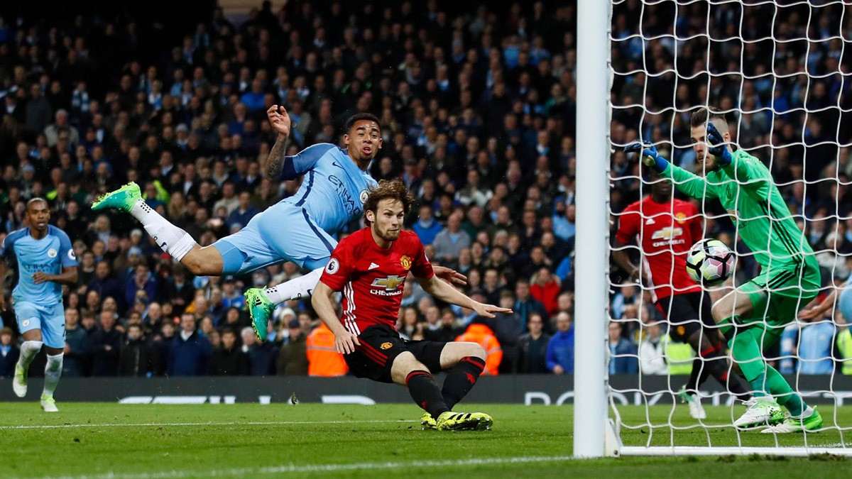 Lịch THTT: M.U - Man City, Villarreal - Barcelona