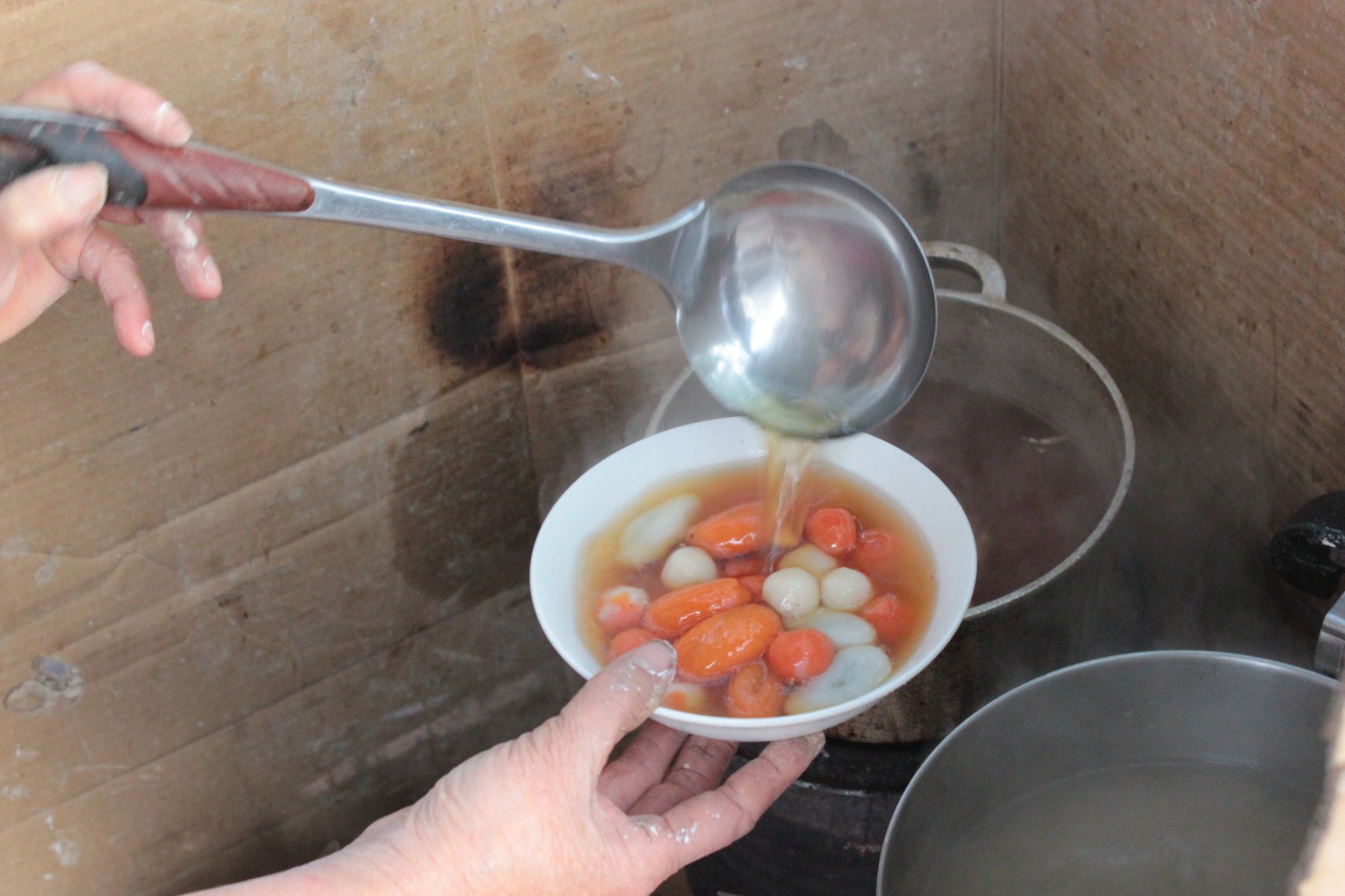 Pho&oacute;ng ph&ugrave; l&agrave; m&oacute;n g&igrave; vậy, ngon kh&ocirc;ng ta? - Ảnh 4.