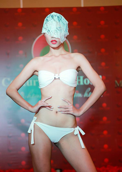 Th&iacute; sinh Hoa hậu Tr&aacute;i đất khoe h&igrave;nh thể với bikini - Ảnh 4.