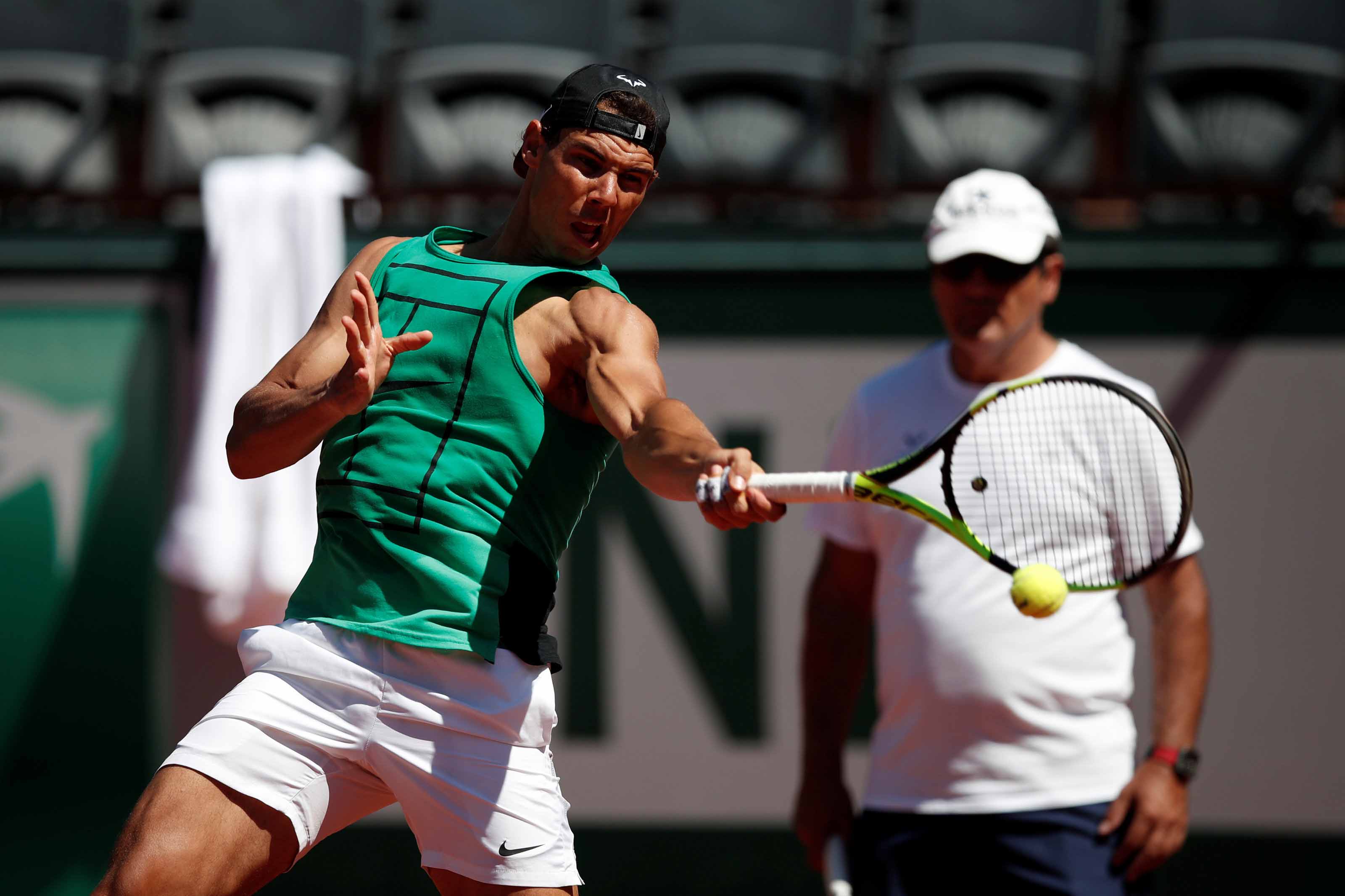 Nadal một bước vào lịch sử