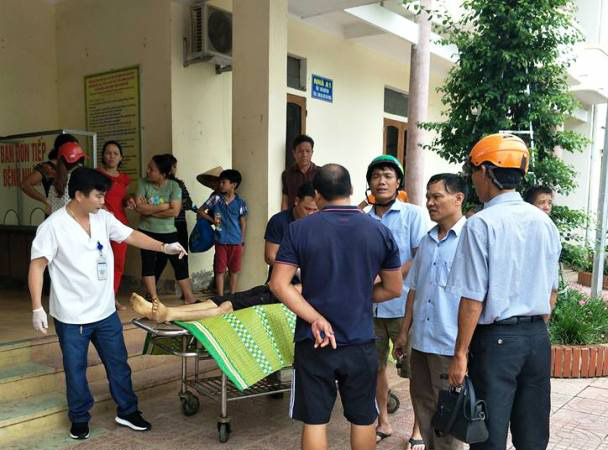 "Trâu điên” húc nhân viên thú y tử vong, chủ nhà nguy kịch