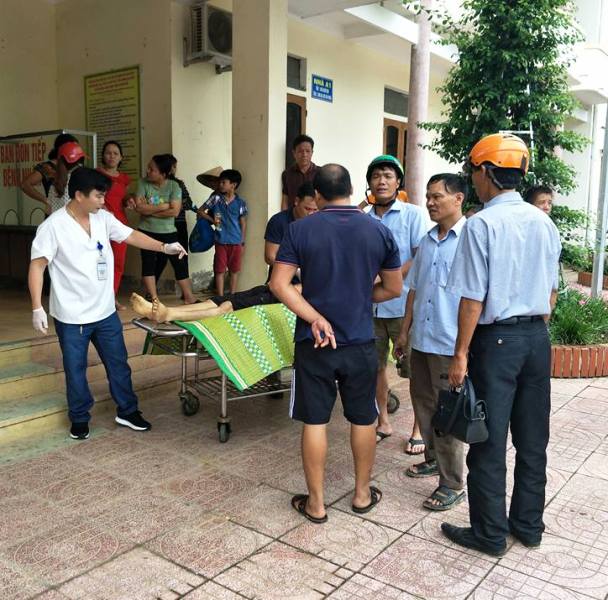 Bị &ldquo;tr&acirc;u đi&ecirc;n&rdquo; h&uacute;c, nh&acirc;n vi&ecirc;n th&uacute; y tử vong, chủ nh&agrave; nguy kịch - Ảnh 1.