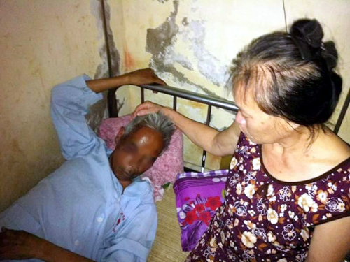 Gây tai nạn, 2 nữ sinh để lại cụ ông bị thương ở nghĩa trang