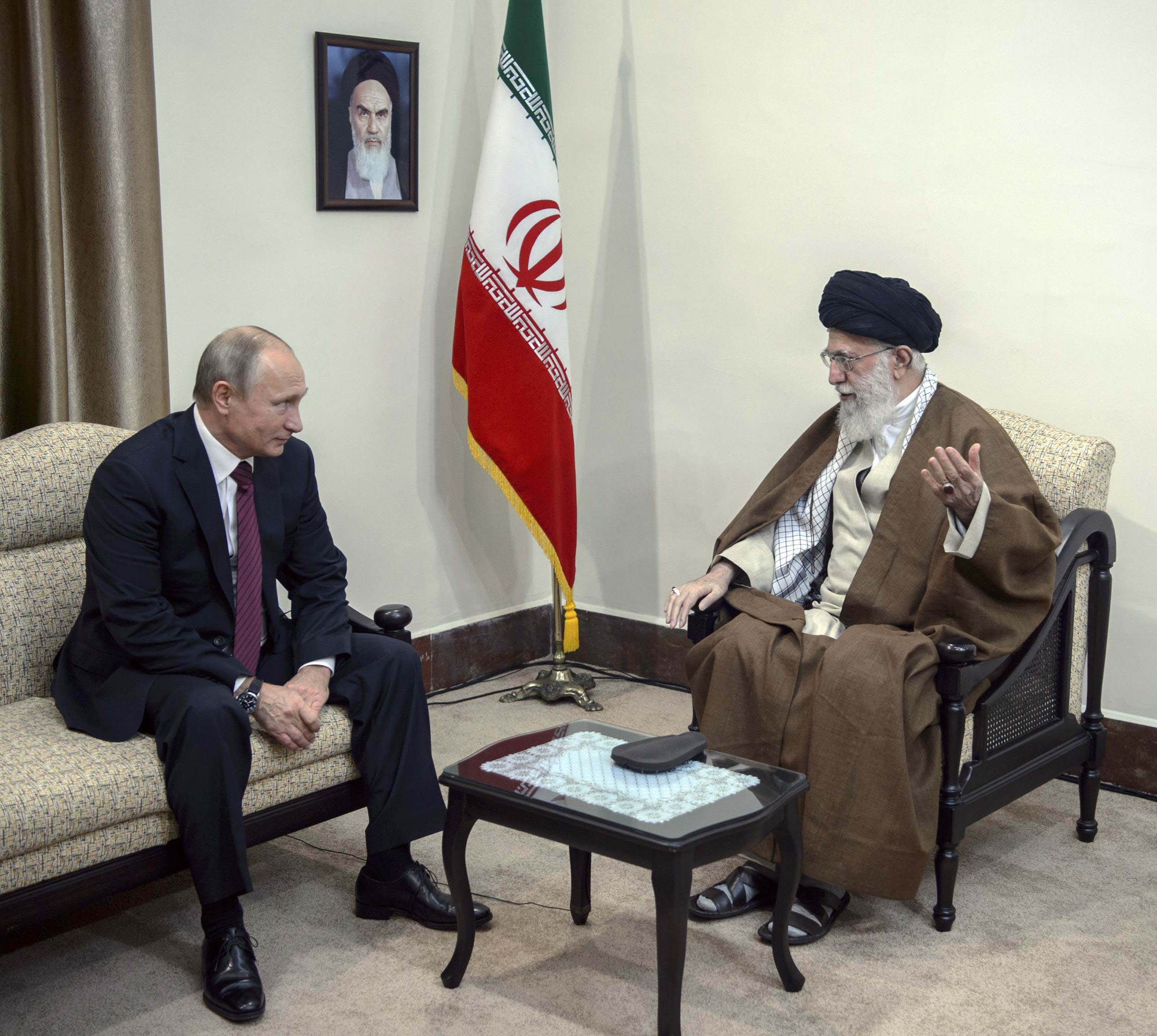 Iran bắt tay Nga cô lập Mỹ