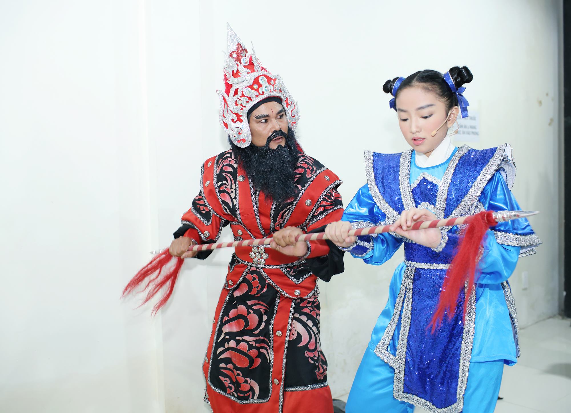 Con gái nghệ sĩ Cẩm Hiền được bố dượng thương yêu như con ruột - Ảnh 3.
